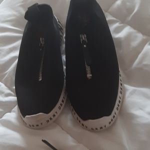 DKNY ZIP SNEAKERS, SIZE 10